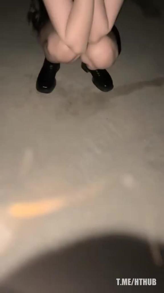两个骚女深夜驾车户外没穿内裤塞着跳蛋翘起屁股摸穴后入 预览截图 5