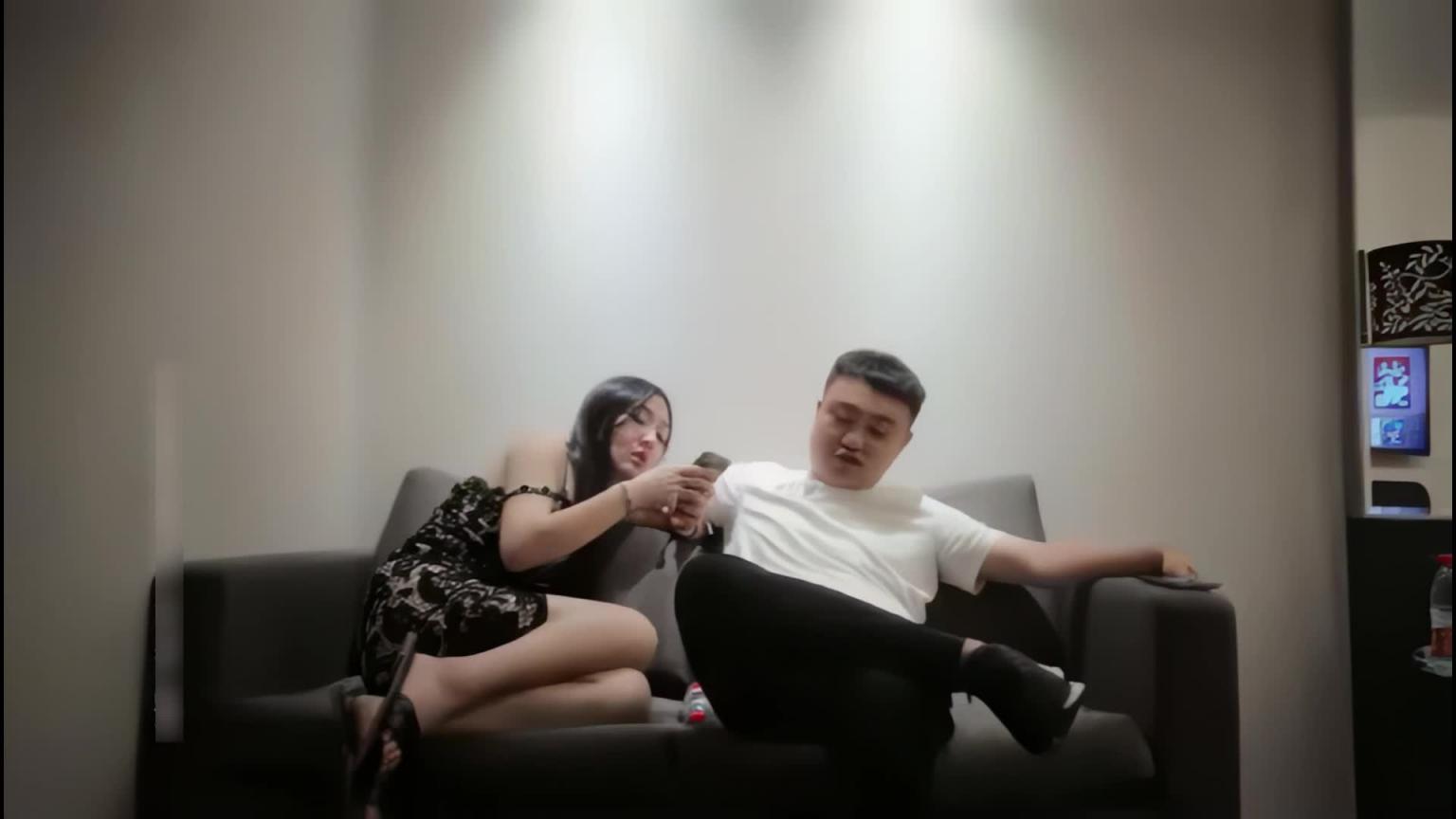 【探花大神】勾搭良家少妇 欲拒还迎勾引挑弄 弄的骚妇主动求操 预览截图 2