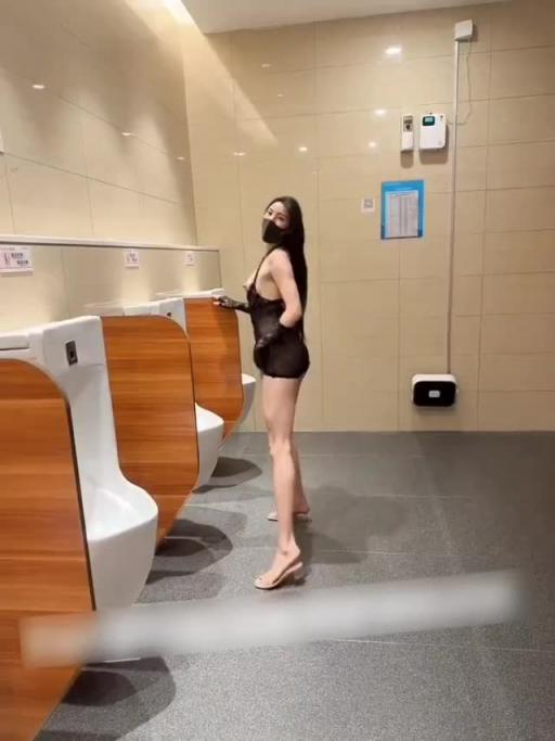 【我在户外调教母狗表姐,我用鸡巴满足她】当模特的表姐竟然是母狗体制 预览截图 1