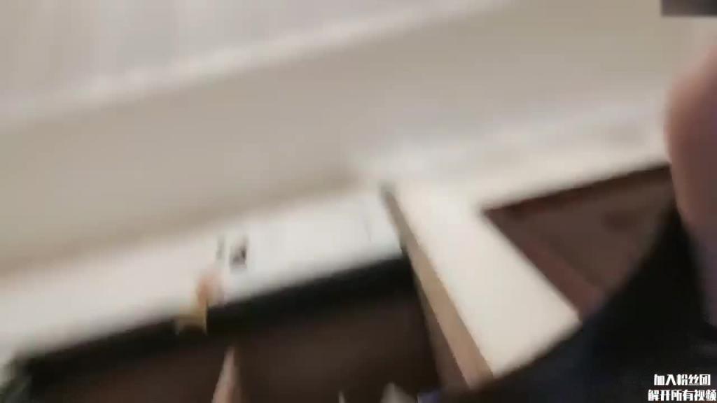 【知名网红绿播】本身是模特,被土豪套路第一次露奶自慰露逼! 预览截图 8
