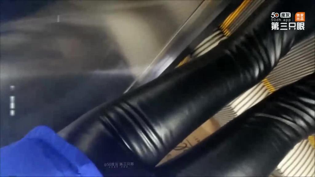 【偷窥精选193】萌妹街射合集射完还帮擦干净真牛逼 预览截图 9
