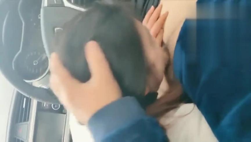 真实户外勾搭学生妹】大神冒充抖音主播套路挖野菜的乳臭未干的高二学妹 预览截图 4