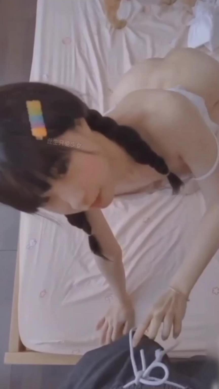 发现可爱萝莉女儿在家偷偷自慰趁机满足性爱需求无套爆肉 预览截图 5