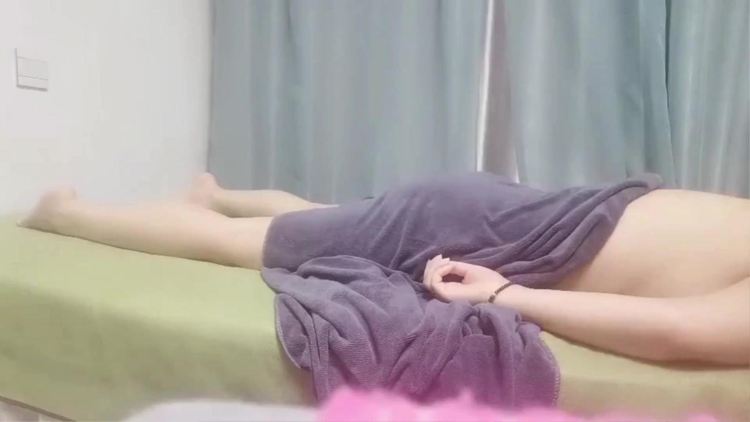 老中医SPA:巨乳少妇.没想到会被插入内射! 预览截图 1
