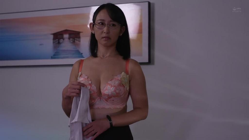 与憧憬的女上司一起 海埜萤 MOND-289 预览截图 1