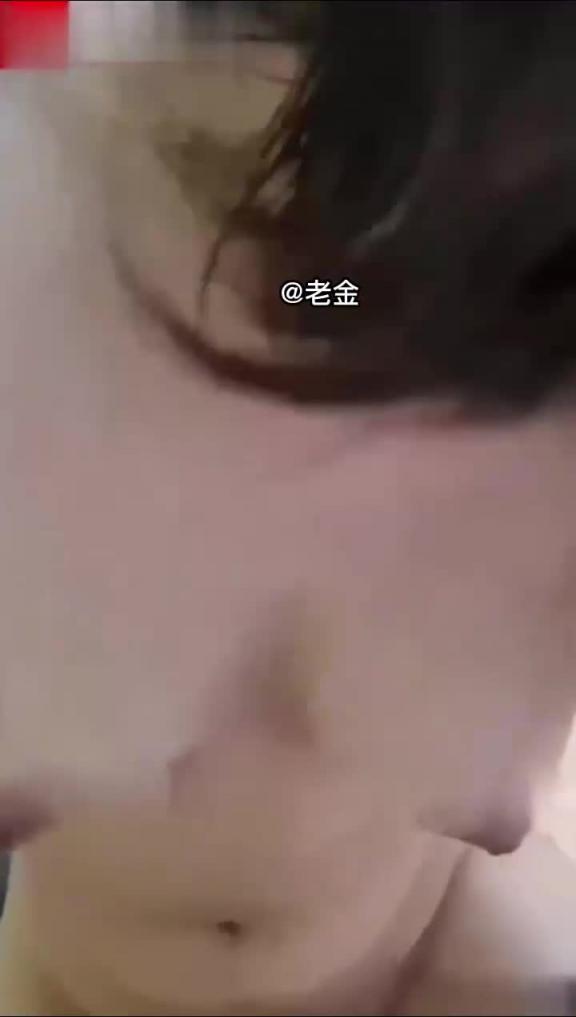 青岛初中教师嫂子出轨公务员弟弟，淫荡老师大嫂趁大哥出差酒店和弟弟偷晴。 预览截图 8