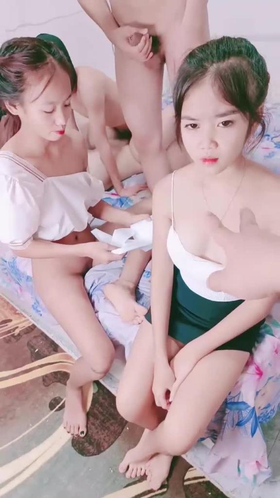 【群P萝莉】花大价钱买过来几个年轻小妹 预览截图 3