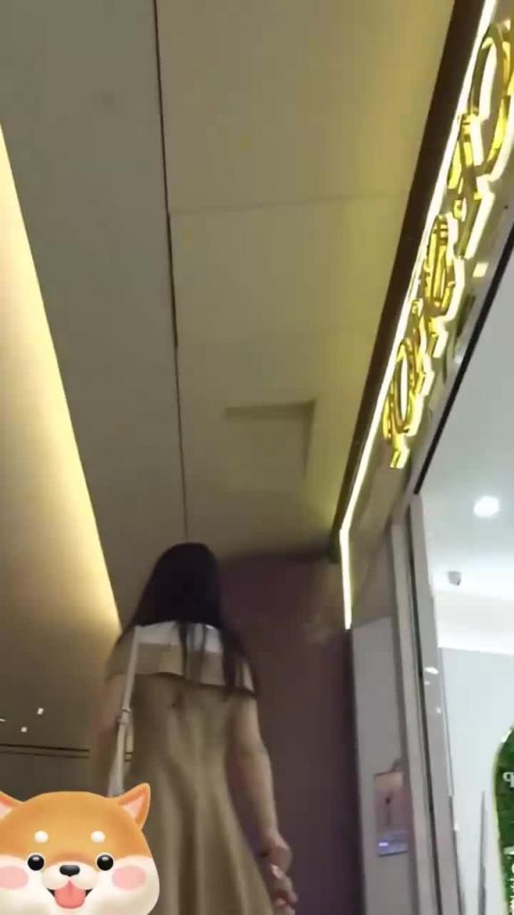 【稀缺无内合集】商场超市贴身抄底超多漂亮小姐姐裙内各种骚丁露臀还有几个直接真空露逼 预览截图 1