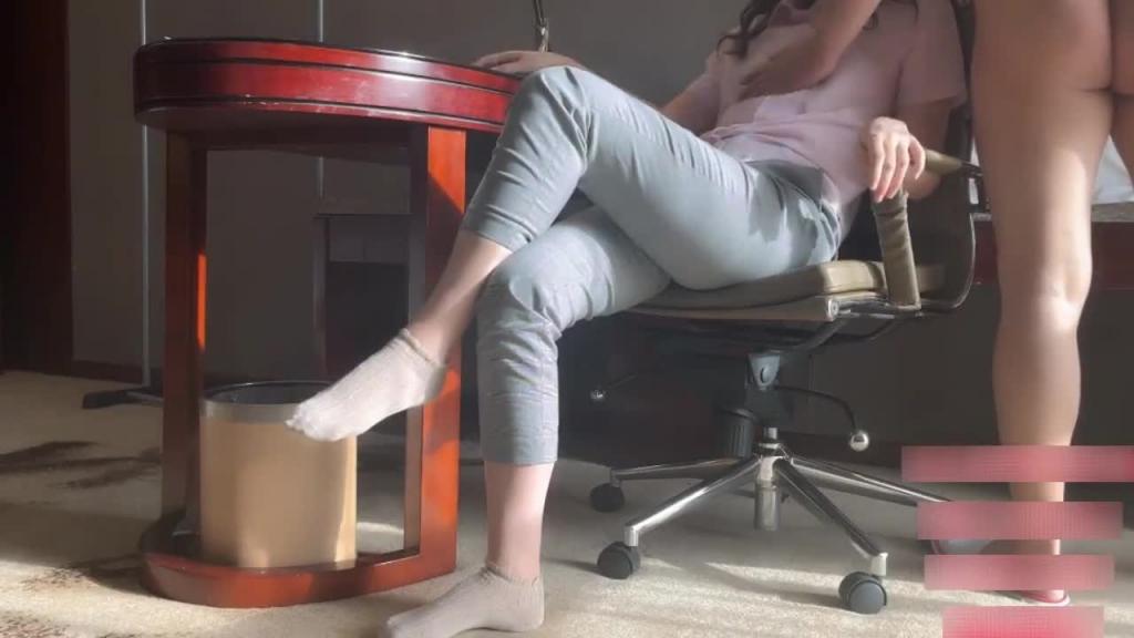 【骚货同事】职场美女白领喊着不行了快射吧 预览截图 1