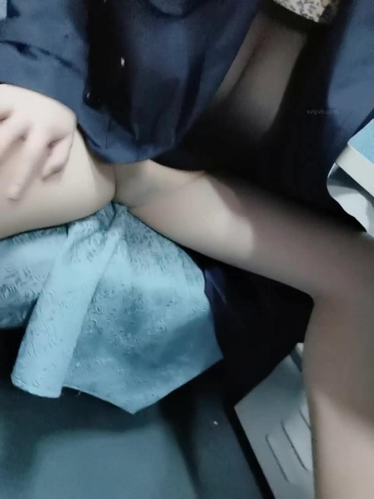 巨乳少妇火车露出 预览截图 12
