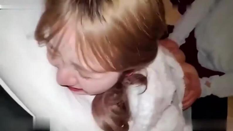 兄妹做爱日常,穿着睡衣没睡醒被讨厌的哥哥抠逼 预览截图 8