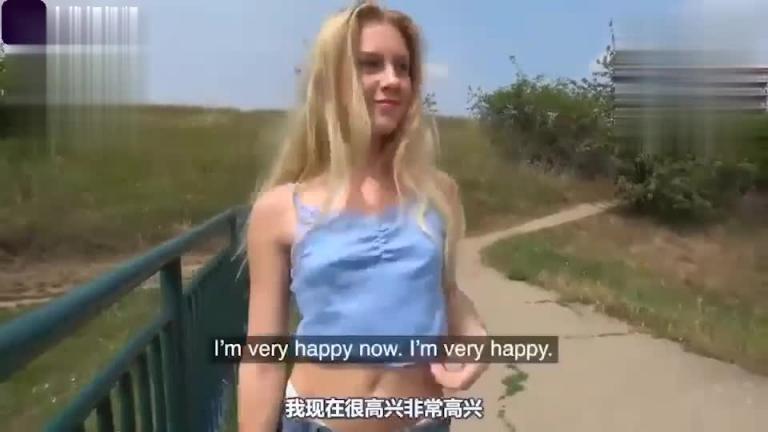 【户外真实搭讪】勾搭旅游度假的女大学生 预览截图 3