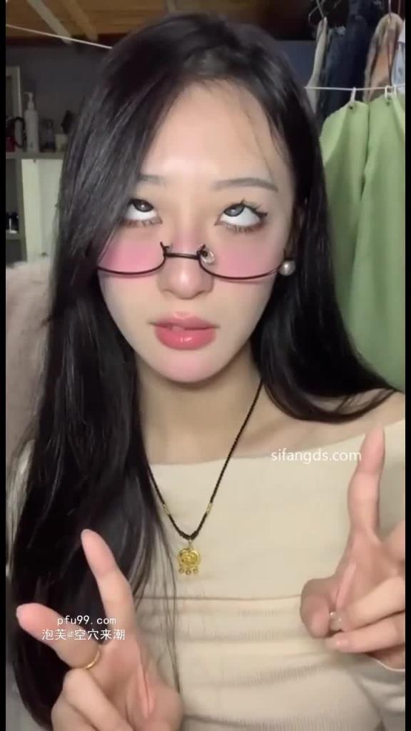 【抖音网红】[灌汤宝宝]泄密 反差婊一个 大尺度露脸漏点定制福利 真他妈骚 预览截图 12