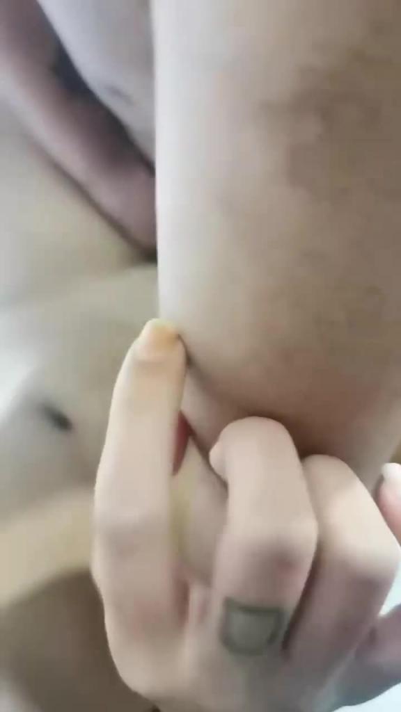 破处福建高一学生妹超级粉嫩一线天馒头穴很是紧有流血是真享受啊！！ 预览截图 11