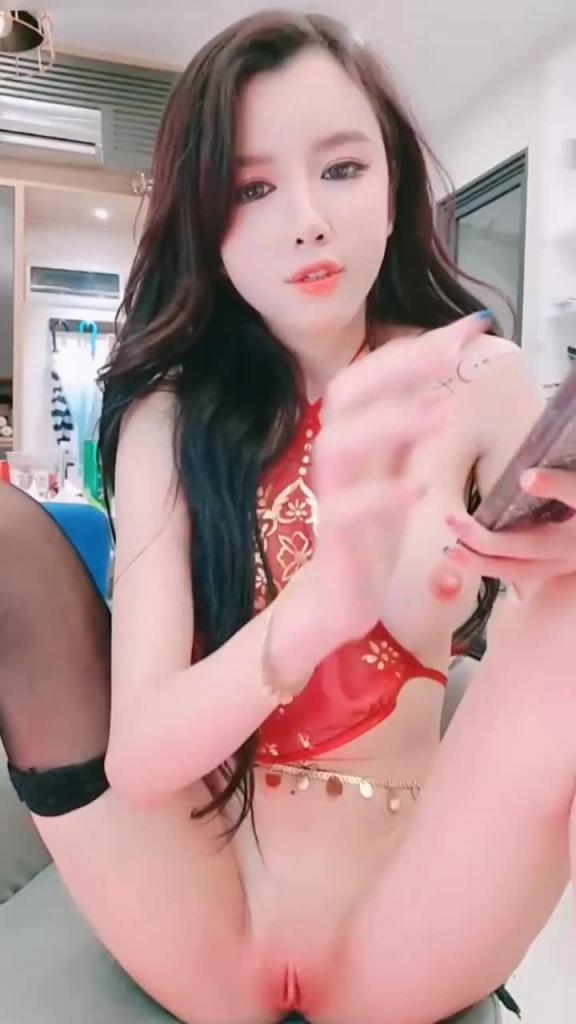极品高颜值女神肥嫩巨臀罕见无毛粉穴骑乘自慰抽插高潮 预览截图 9