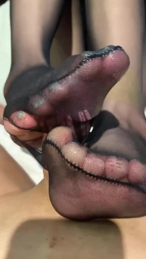 第一视角黑丝足交射精高潮 预览截图 5