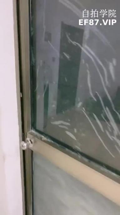 黑鬼开车爆草两个小姑娘,年轻小美女都被草哭了 预览截图 11