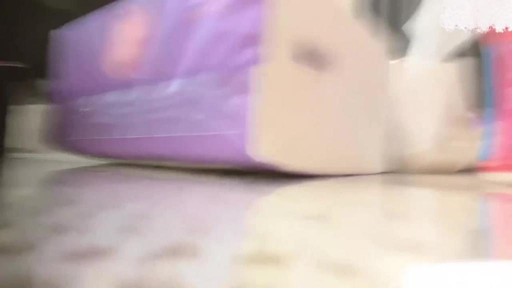 青涩嫩妹到表哥家被诱骗拿走第一次,超敏感不停叫床,内射无毛馒头穴! 预览截图 2