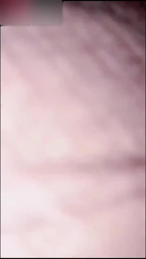 【母子乱伦】妈妈在房间自慰儿子突然闯入一枪进洞 预览截图 11