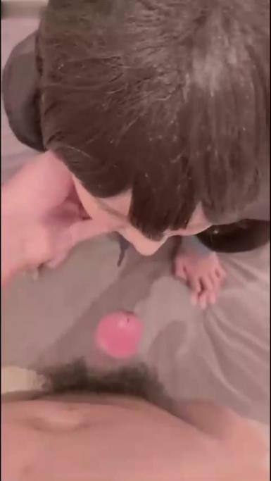嫩妹小小年纪就发育出巨乳戴上项圈被金主爸爸无套爆操 预览截图 4