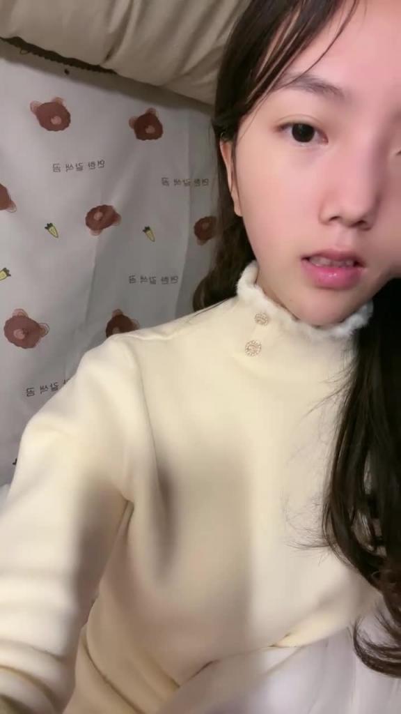 外表文静女大学生在宿舍偷偷玩逼,没开发过,撩起衣服掰穴,娇喘呻吟很是诱惑。 预览截图 8