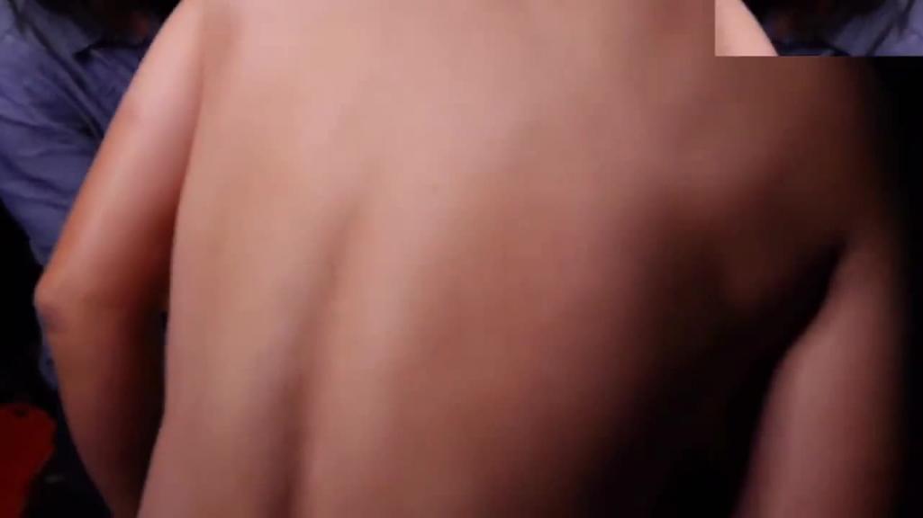 约炮身材丰满的19岁女生吊起来干太爽了,舔脚虐待丰臀巨乳大一学生妹 预览截图 3