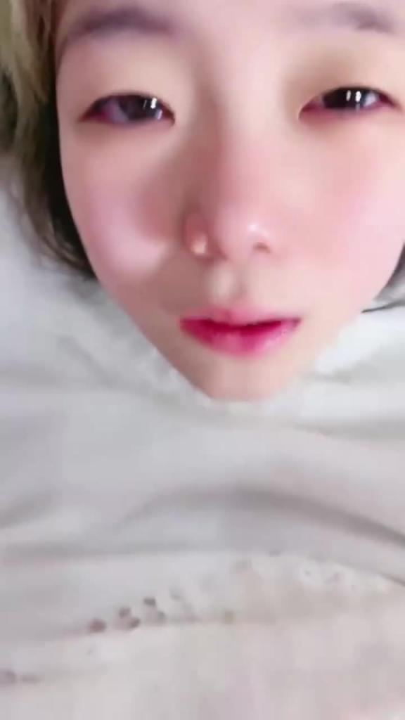 【小萝莉】性感风骚极品小萝莉揉奶玩逼小穴很是粉嫩 预览截图 4