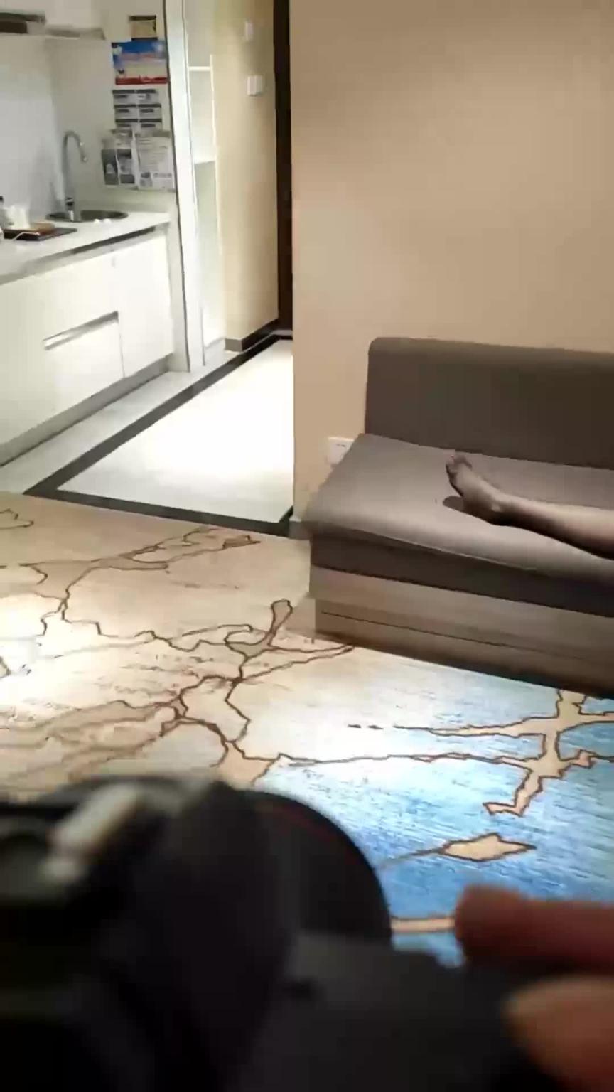 【模特写真拍摄】现场拍摄气质模特，空姐制服性感黑丝，摆出各种姿势，脱光光掰开 预览截图 2