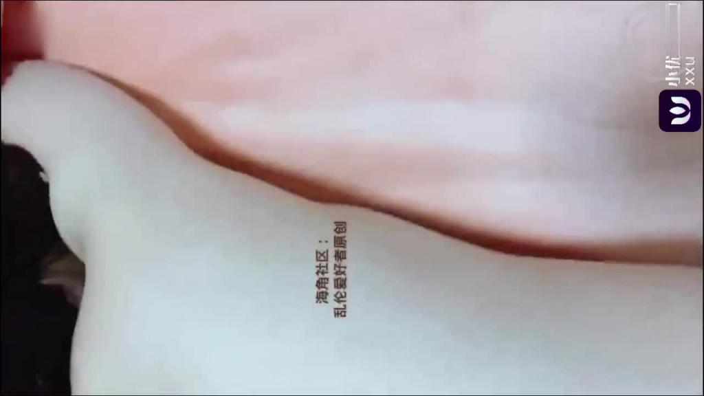 母子乱伦骚妈妈趁家人睡着穿上丝袜主动来献逼 预览截图 5