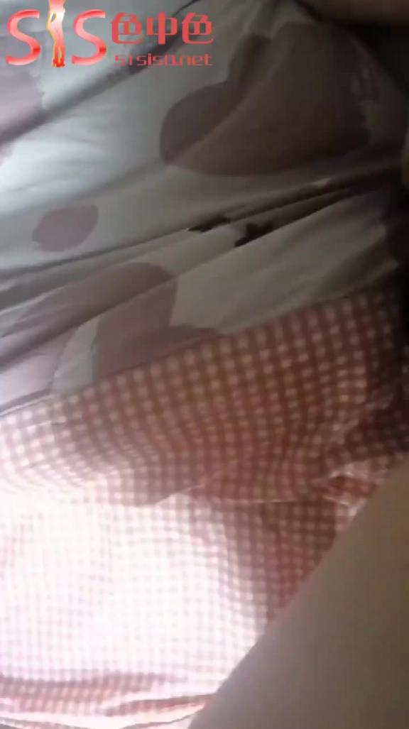趁老丈人外出潜入岳母房间「乱伦风骚岳母」,对白清晰丈母娘销魂绕耳的呻吟声充斥房间 预览截图 4