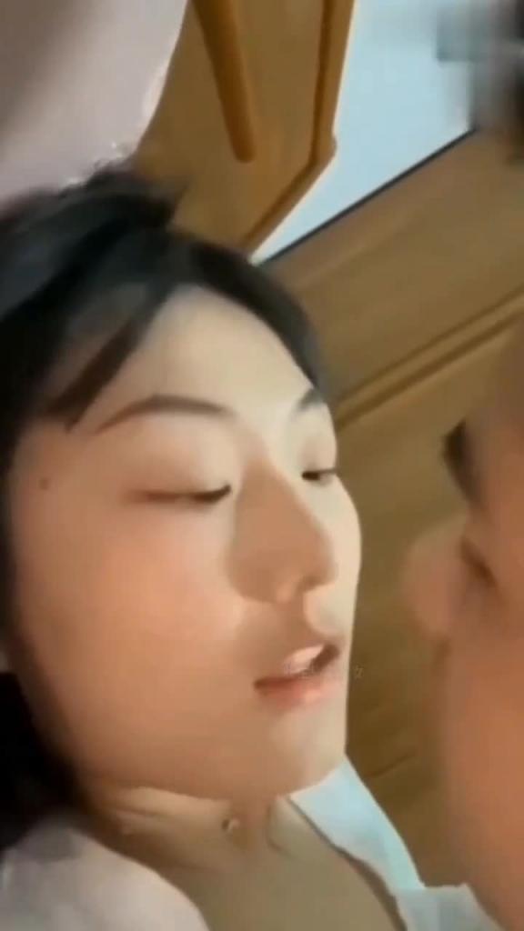贵宾【校园约炮】上饶职业学生妹每天一放学就出去赚钱，被各种男的操，逼都不知道都拓展到多大了！ 预览截图 11