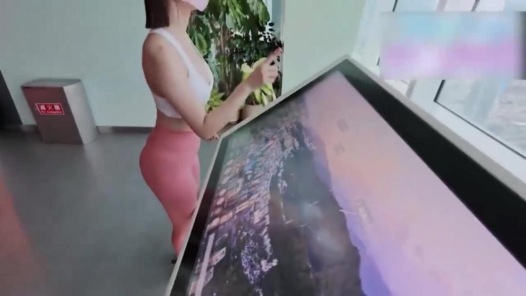 【反差学妹】半脱性感瑜伽裤洗手间直接开干,劲爆完美身材极度淫骚,翘挺蜜臀真美妙 预览截图 5