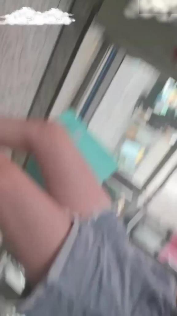 {尾随街射+厕拍+露出共十部经典合集}路边美女被吓哭,学妹变态露出！ 预览截图 8