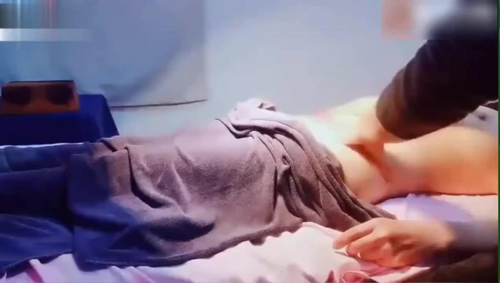 极品人妻美少妇养生按摩，边抠边聊骚，做爱也就顺理成章 预览截图 5