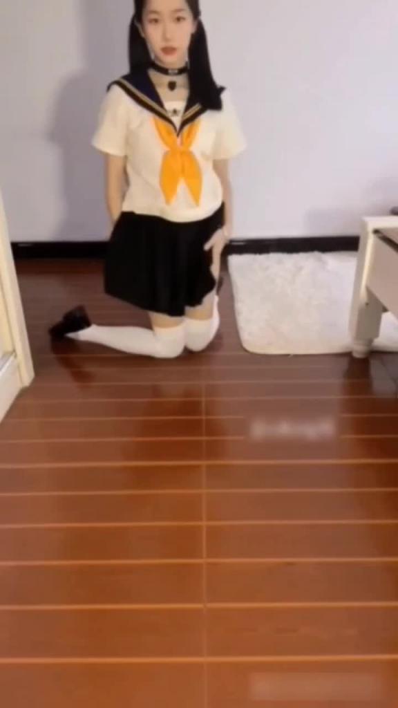 【萝莉学妹】04年女学生极品萝莉露脸福利水手服自慰近距离掰粉穴特写 预览截图 3