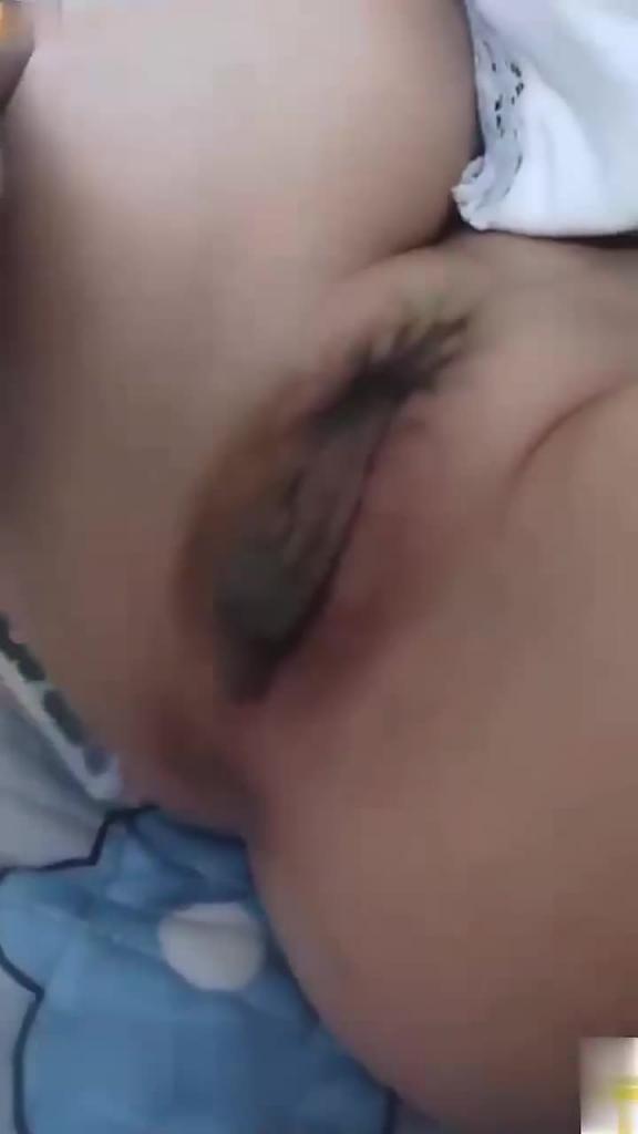 高中生在宿舍偷偷自慰年纪轻轻阴唇就这么皱肯定玩得不少 预览截图 4