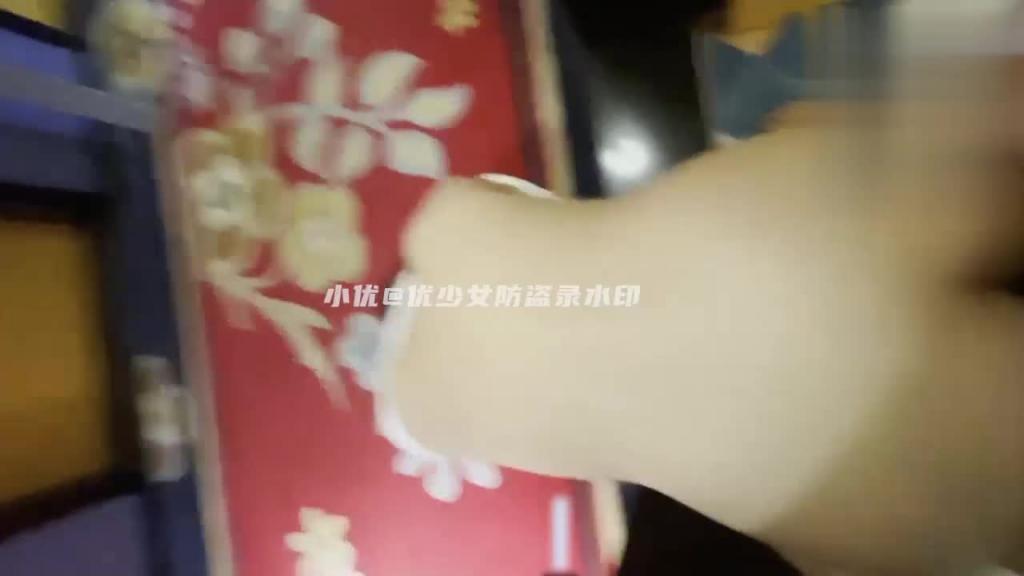 ②【极限露出】美少女『琳琳』电梯口啪啪招路人揩油摸B 预览截图 5