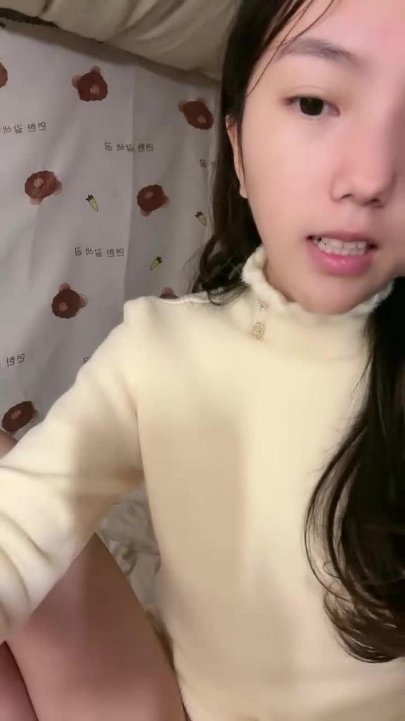 外表文静女大学生在宿舍偷偷玩逼,没开发过,撩起衣服掰穴,娇喘呻吟很是诱惑。 预览截图 11