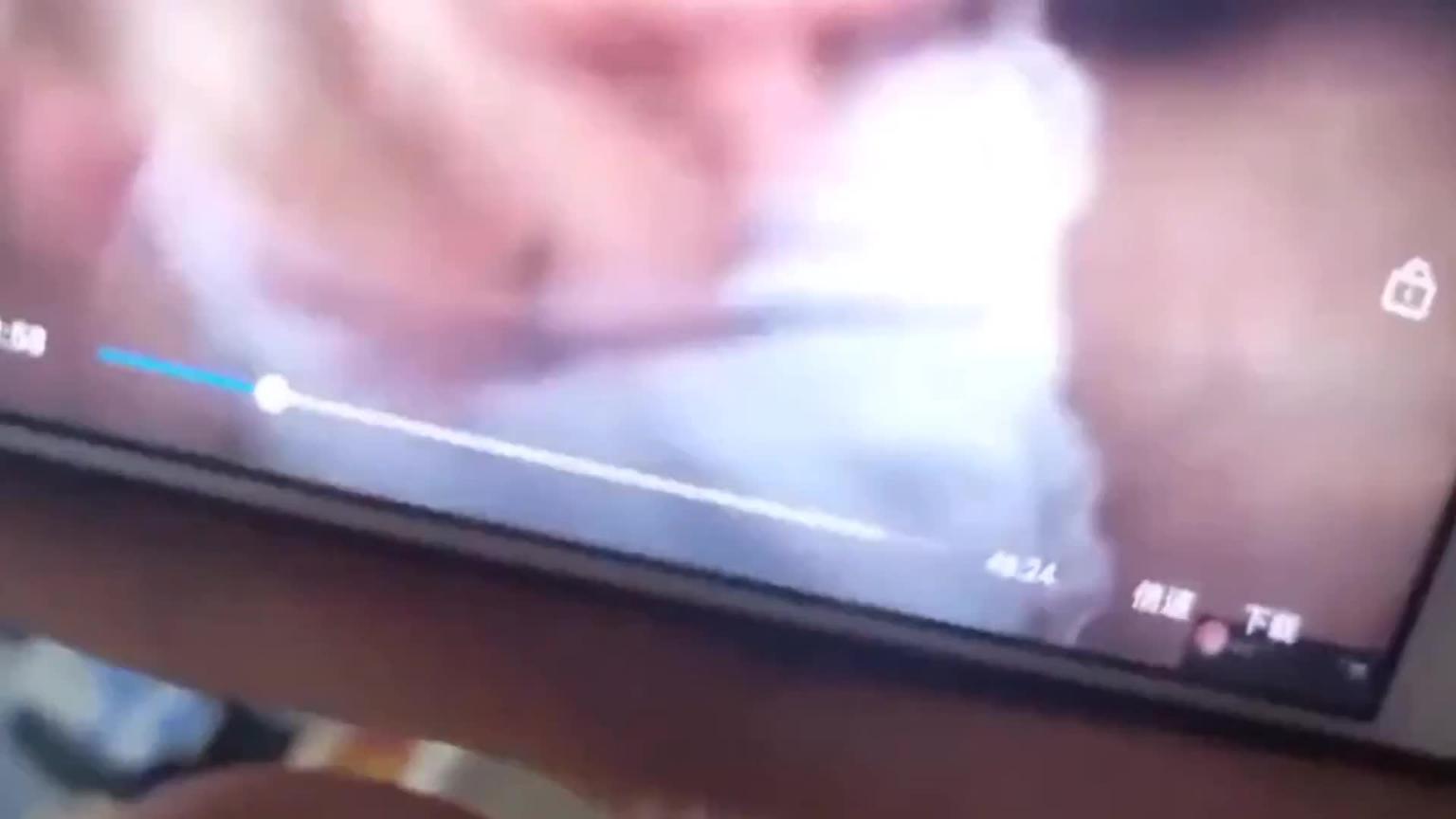 情侣约炮萝莉白丝小女友喂口有点大 预览截图 1