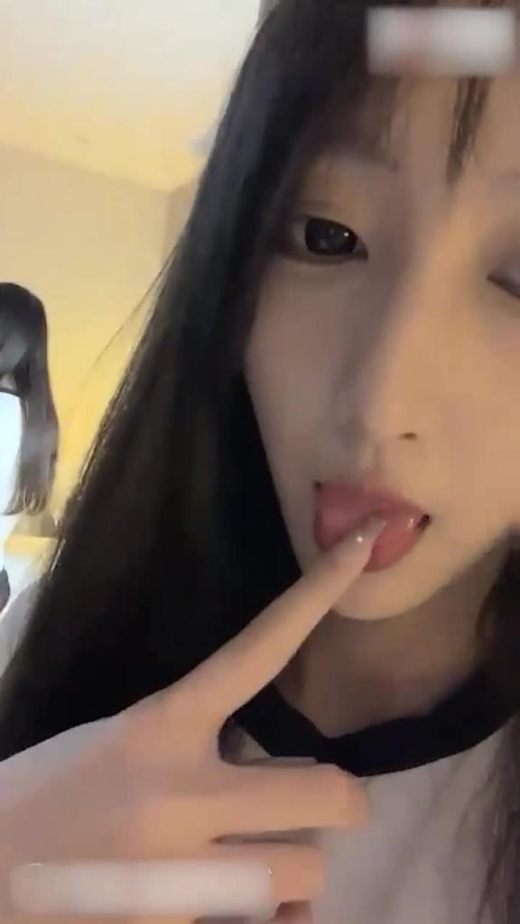 贵宾神似都美竹美腿粉乳撸管佳作 预览截图 2