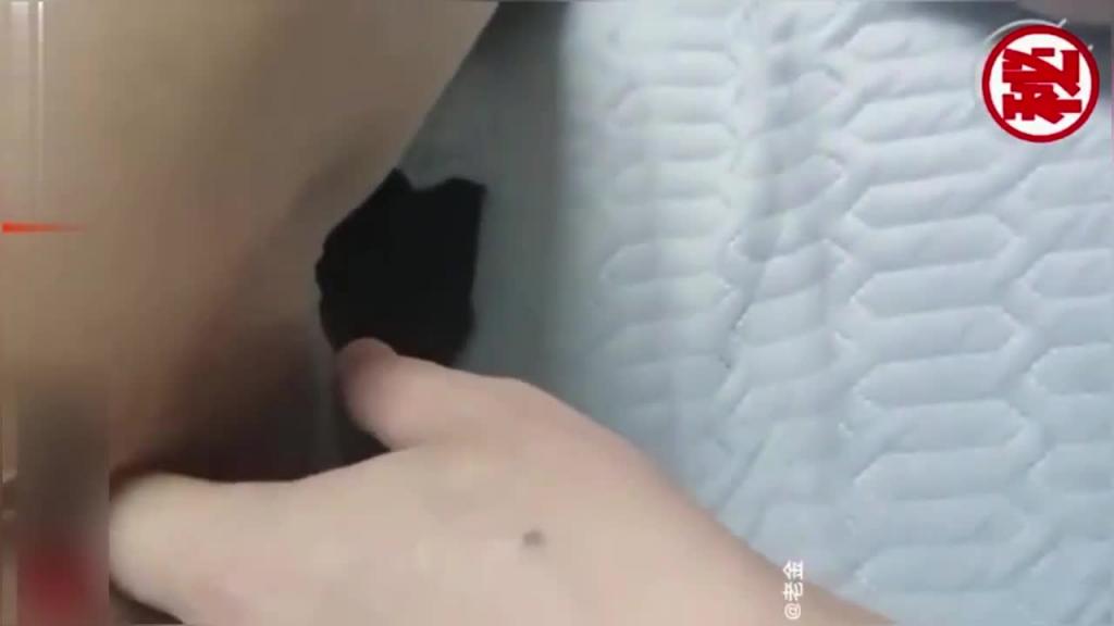 和嫂子偷情大哥来电话嫂子说在锻炼,厨房内射嫂子‘你害死我了又射里面了 预览截图 7