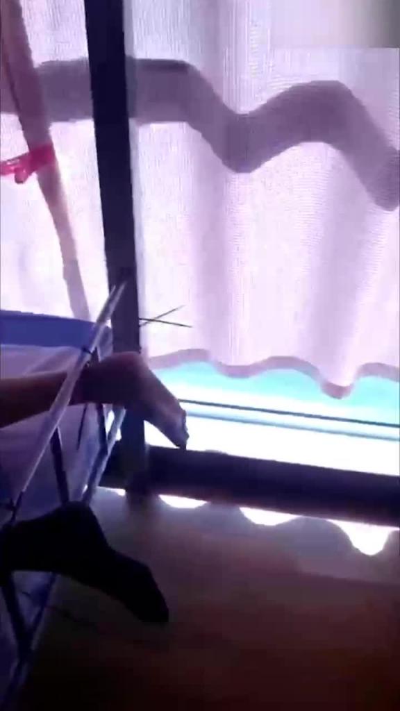 炸毁三观!虐足的00后亲女儿母狗【龚倩莹】家中被绑住手脚狂虐美足 预览截图 1