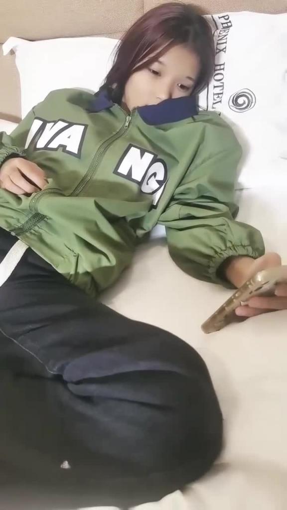 破处福建高一学生妹超级粉嫩一线天馒头穴很是紧有流血是真享受啊！！ 预览截图 1
