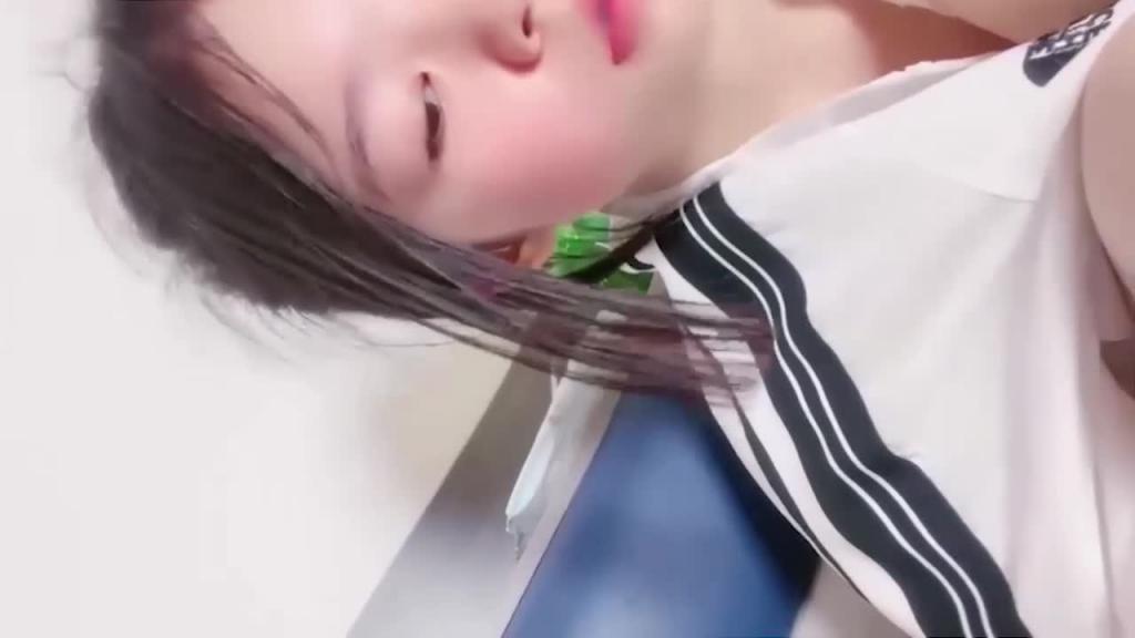 【高中生萝莉淫乱群P】白虎粉穴00后学生超会玩,轮流享受一个鸡巴榨干男同学 预览截图 12
