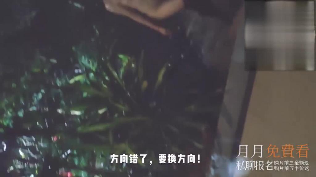 [裸体少女]全裸蜂箱取快递自慰 预览截图 4
