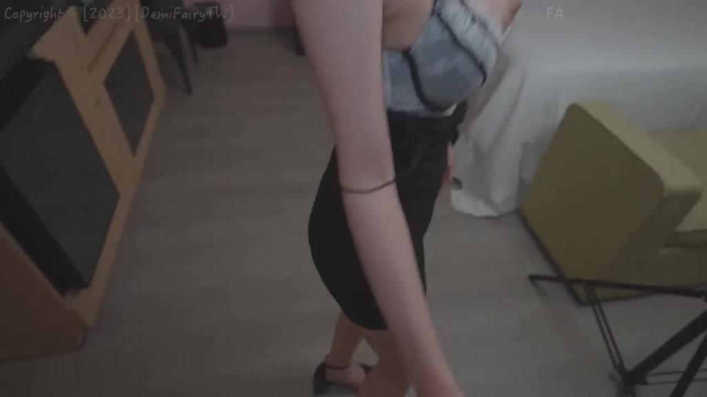 贵宾可爱萌妹纯欲系少女看见大鸡吧变成小母狗 预览截图 6