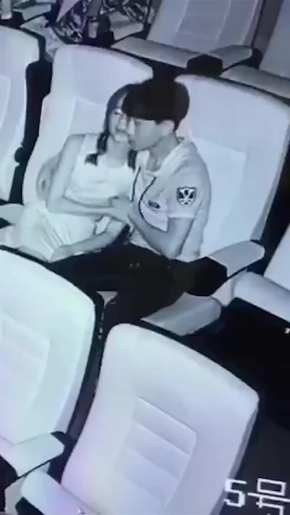 【颜值小妹集合】酒吧操逼电影院摸奶车震野战 预览截图 11