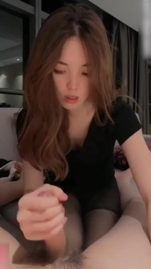 抖音泄密美女榜一线下日料店足交后入爆肏扇巴掌舔屁眼 预览截图 12