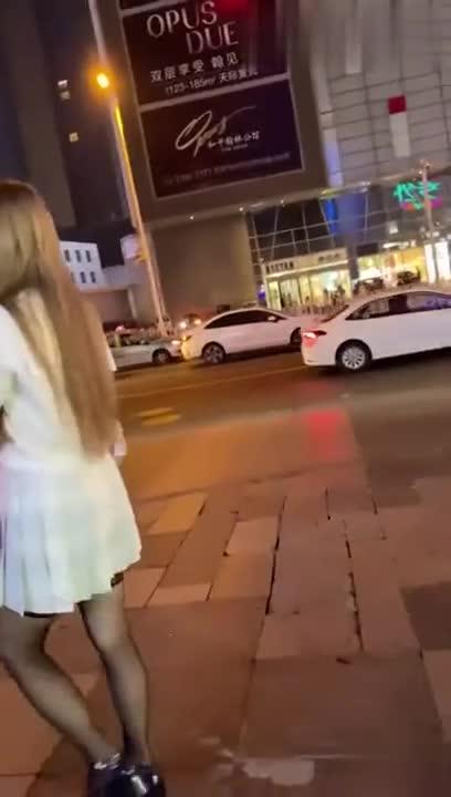 4K抄底多位JK制服小姐姐反差女真空逛街阴毛性感极了黑丝真性感 预览截图 12