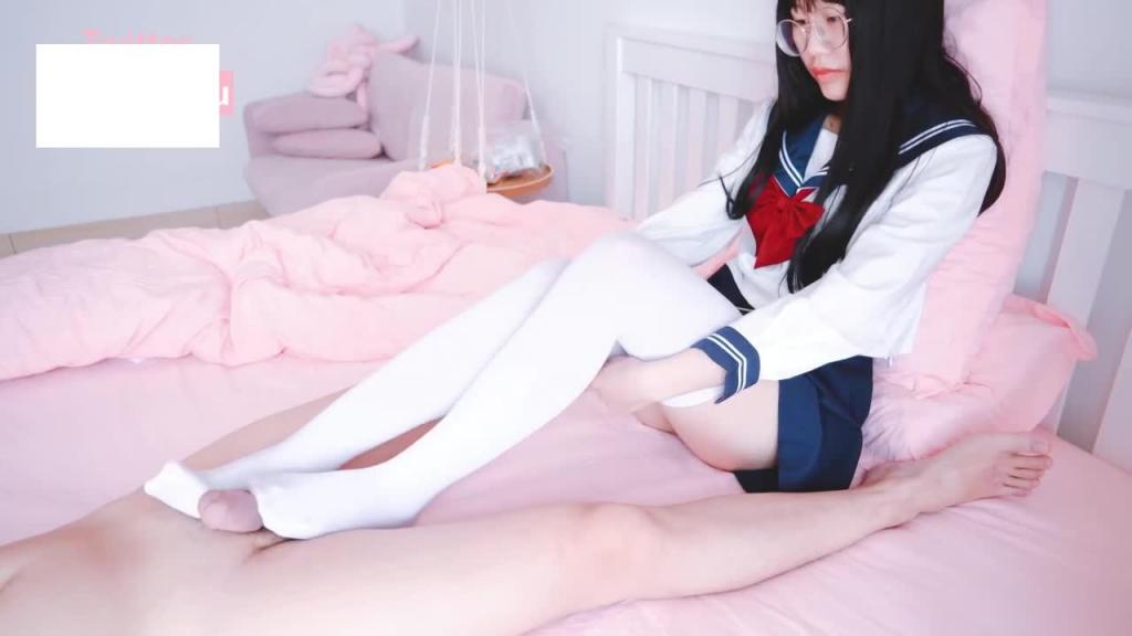 ♈lo娘白丝足交♈眼镜娘小可爱粉嫩小脚配白丝，宝宝可爱娇嫩的小脚丫穿上丝袜 预览截图 4